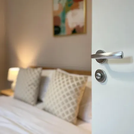 Centre 2bdr For 6 Guests شقة *